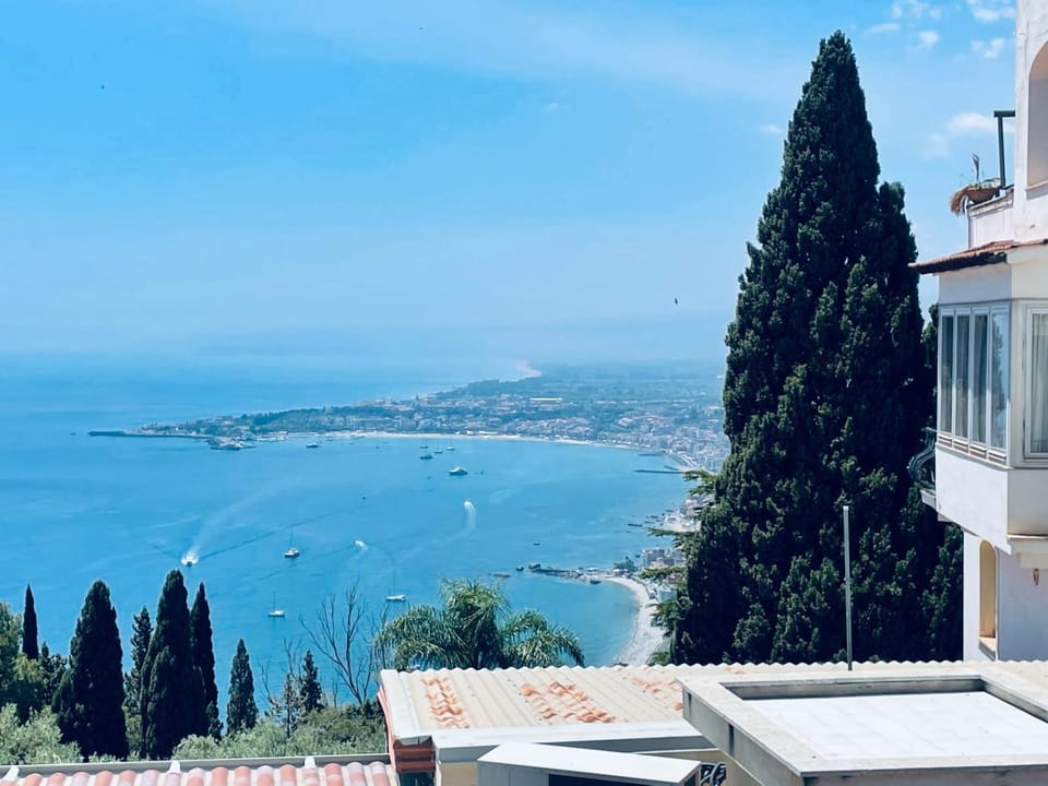 Natural landscape, View (from property/room), Balcony/Terrace, Beach, Sea view