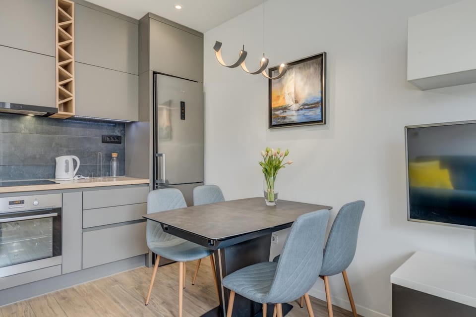 TV and multimedia, Kitchen or kitchenette, Living room, oven, stove