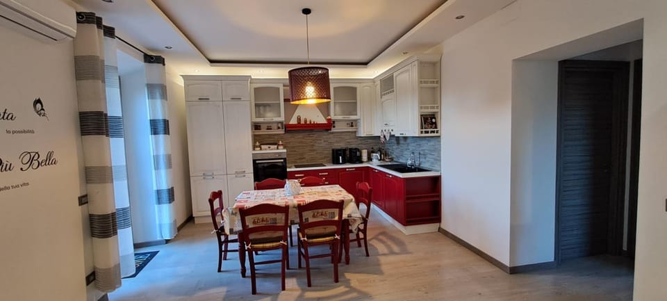 Coffee/tea facilities, Kitchen or kitchenette, Dining area, Communal kitchen, Breakfast, Lunch, dishwasher, oven, stove, kitchen, kitchen