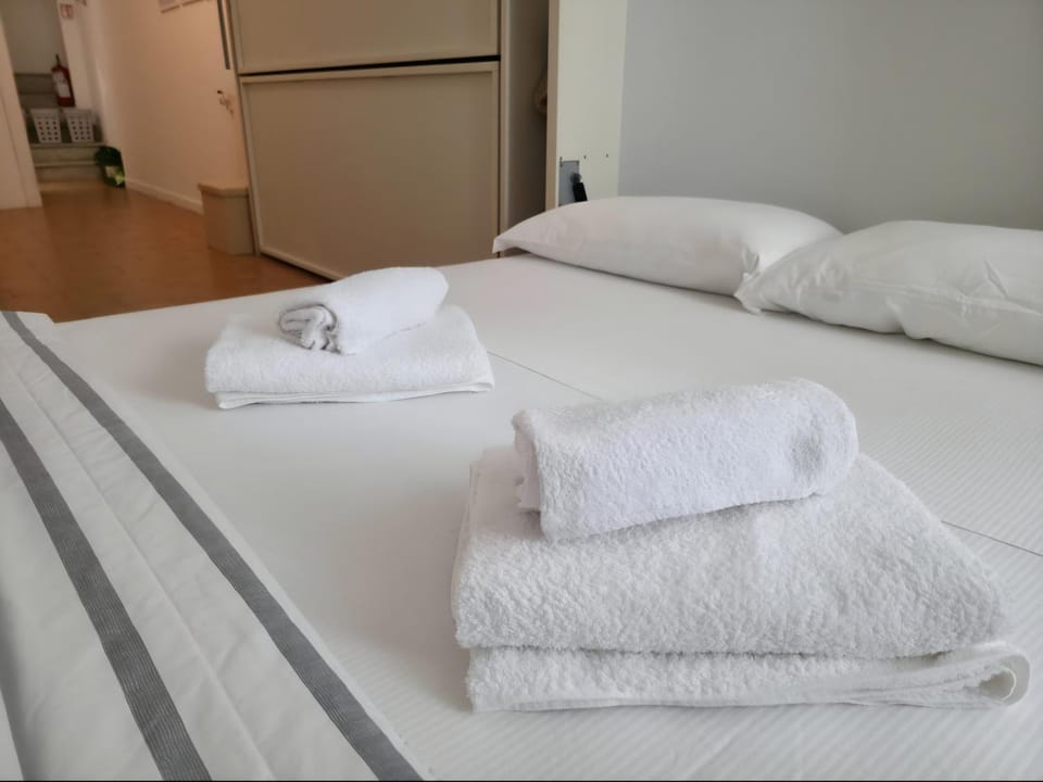 Bed, Photo of the whole room, Bedroom, towels