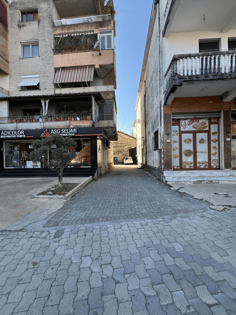 Neighbourhood, Street view, Location