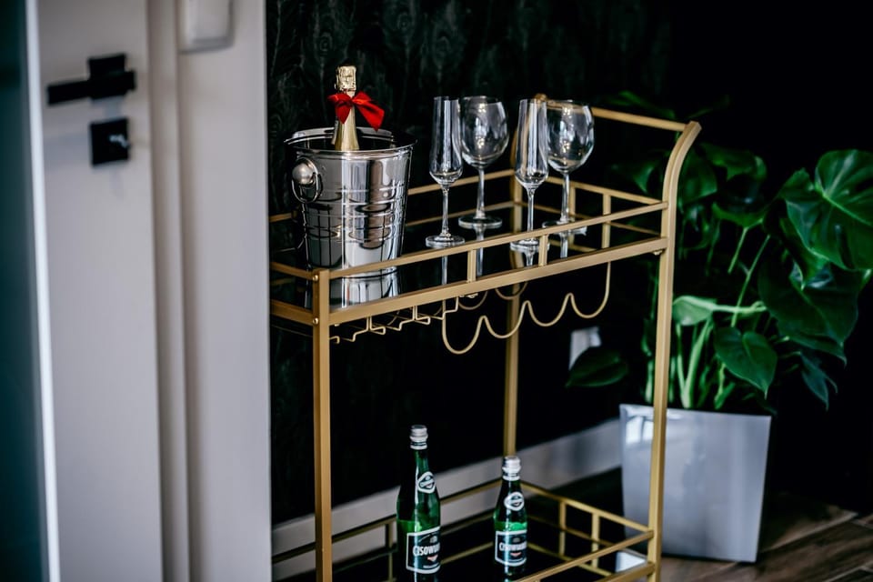 Lounge or bar, Food and drinks, Drinks