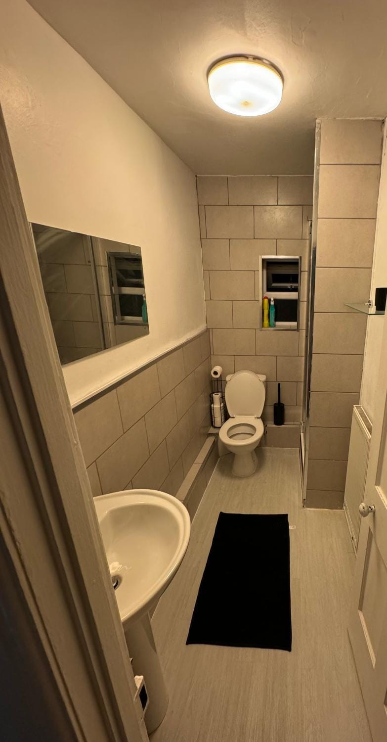 Small Double Room- 2 Minute Walk to Gloucester Royal Hospital Vacation rental in Gloucester