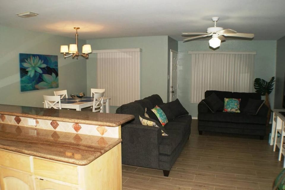 La Perla#2 Mid-island 2-3 minute walk to beach acc Apartment in South Padre Island