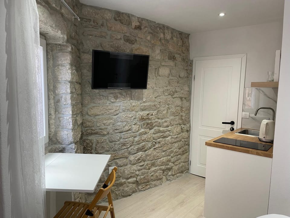 TV and multimedia, Kitchen or kitchenette, Dining area
