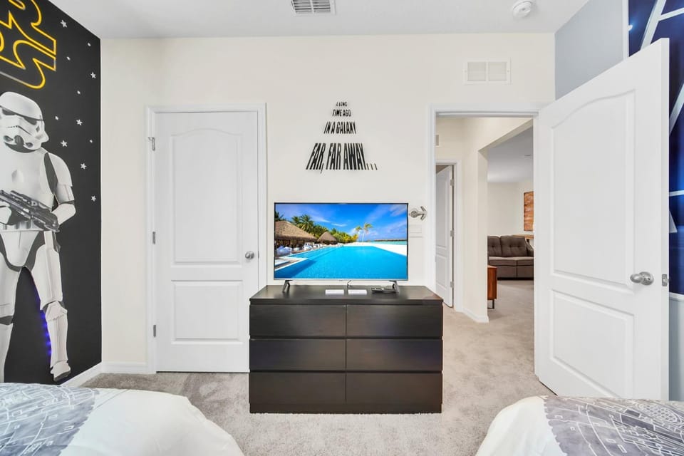 Bed, TV and multimedia, Bedroom