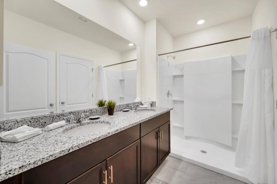 Shower, Bathroom, towels