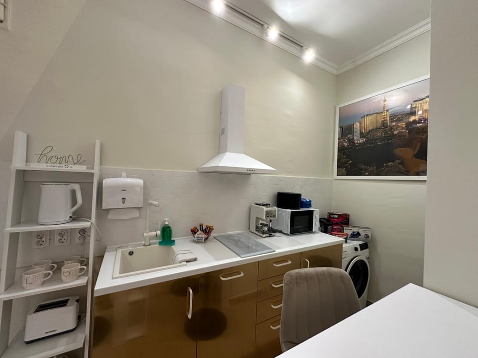 Kitchen or kitchenette, toaster, washing machine