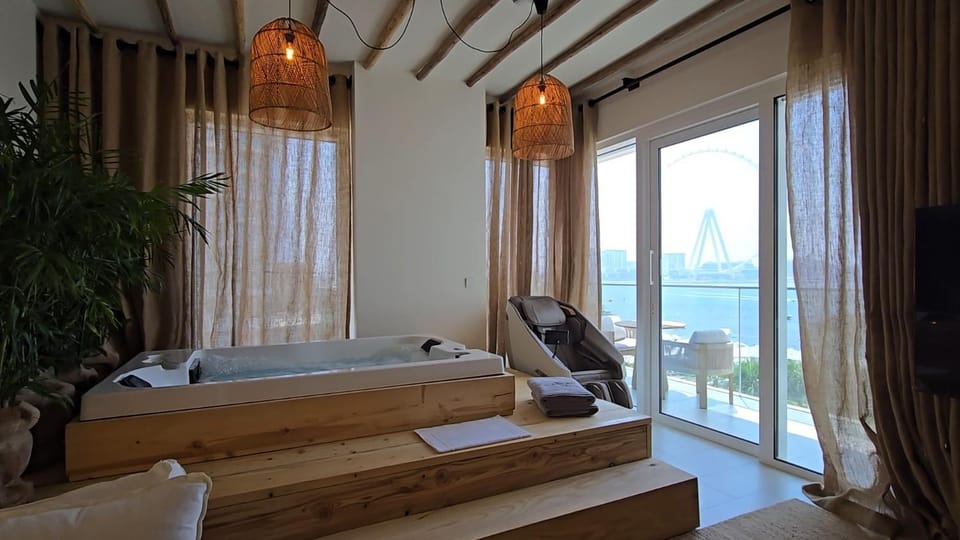 Natural landscape, Hot Tub, Hot Tub, Massage, Living room, Photo of the whole room, Sea view