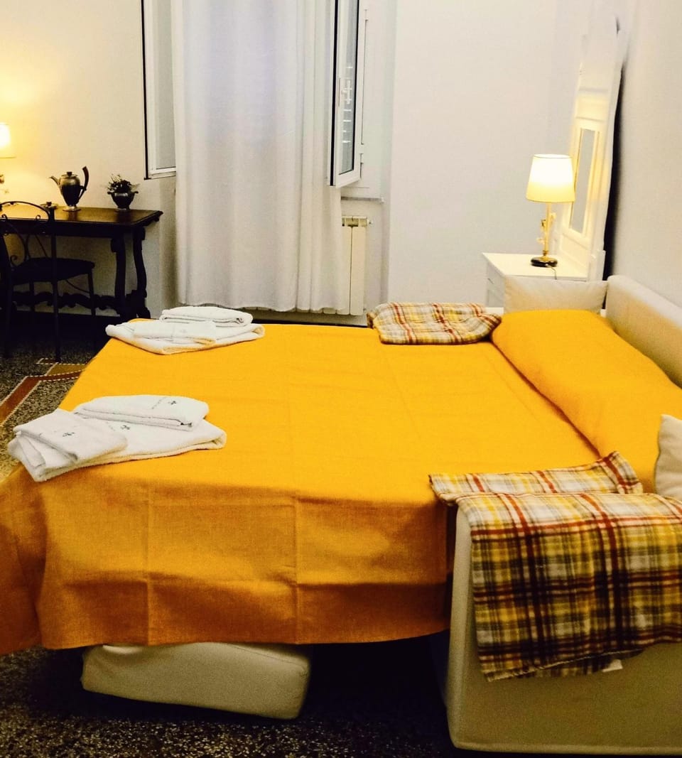Bed, Lounge or bar