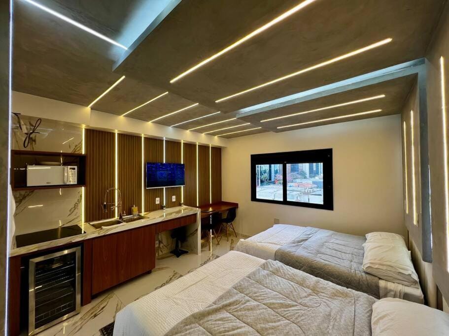 Bed, TV and multimedia, Kitchen or kitchenette, Photo of the whole room, Bedroom