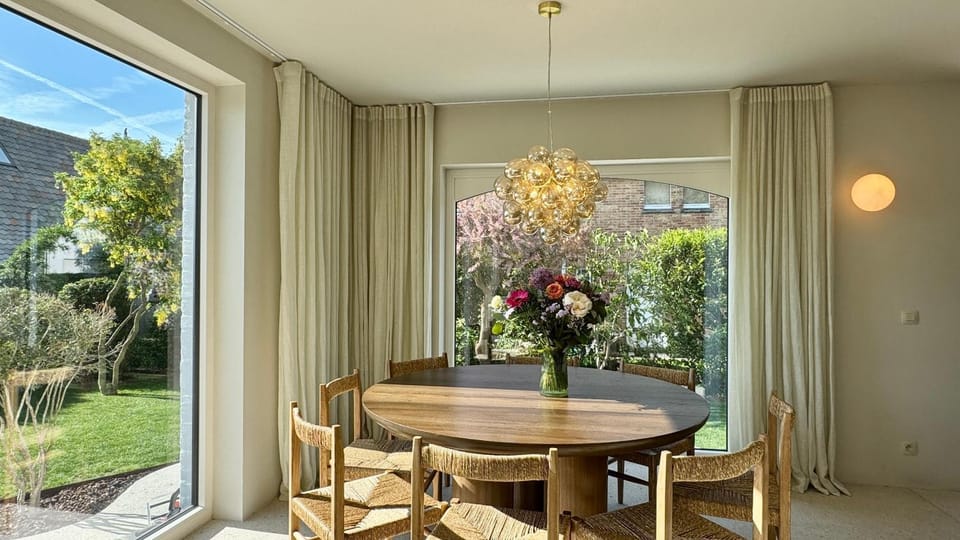 Dining area, Food