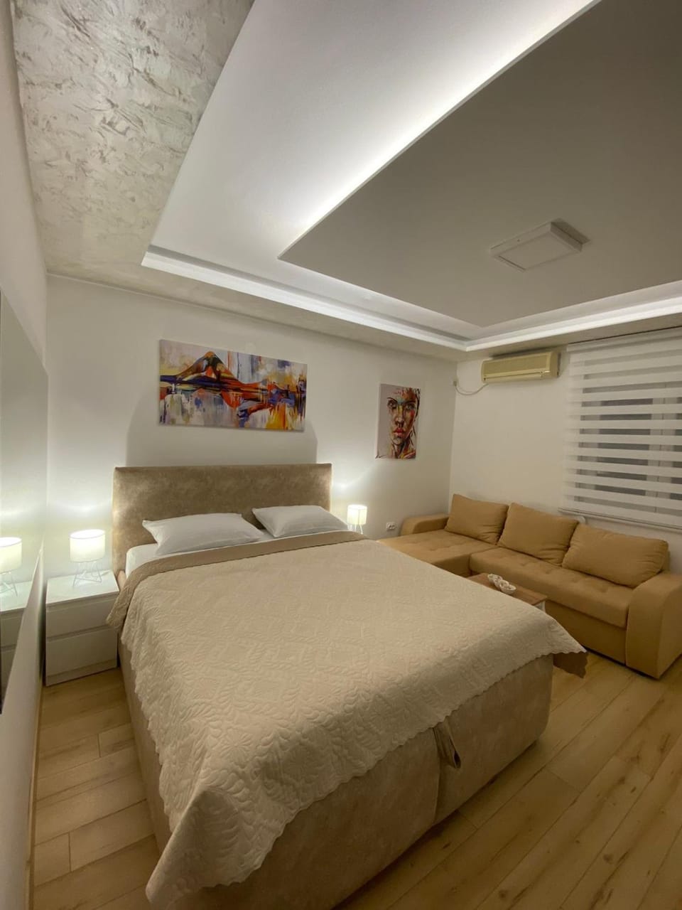 Bed, Living room, Photo of the whole room, Seating area, Bedroom