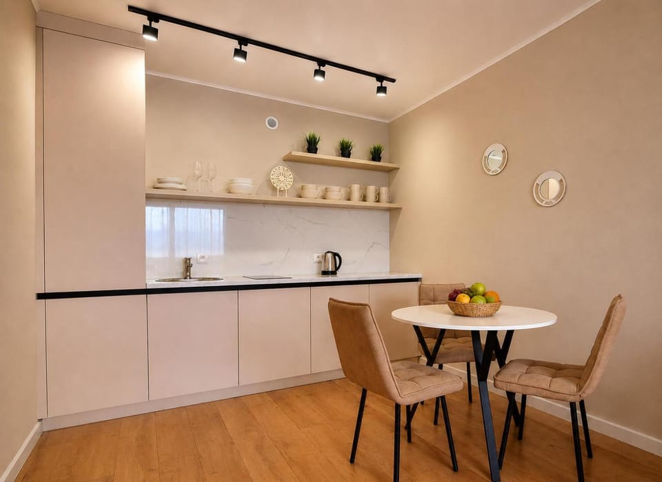 Kitchen or kitchenette, Dining area