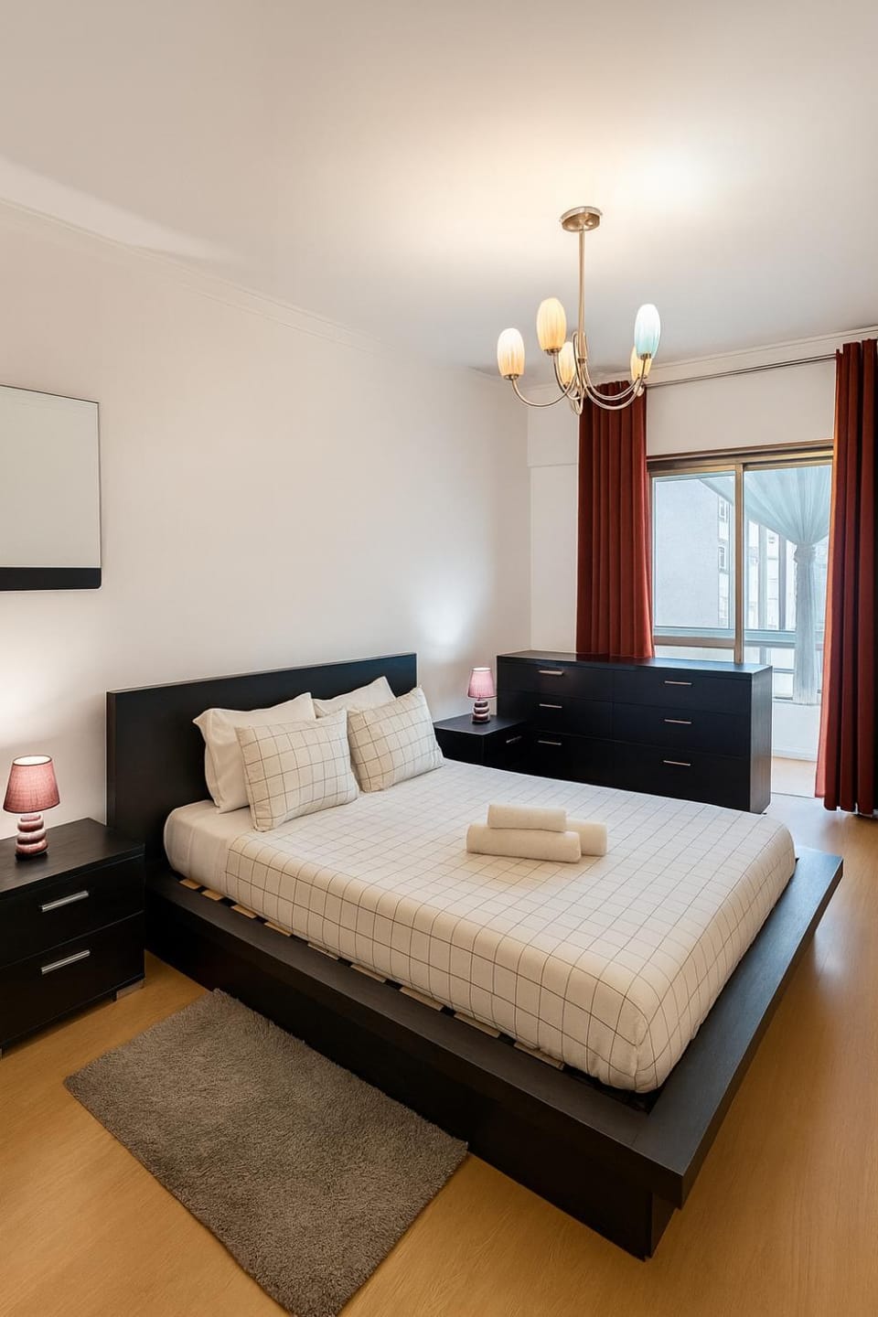 Bed, Photo of the whole room, Bedroom, towels