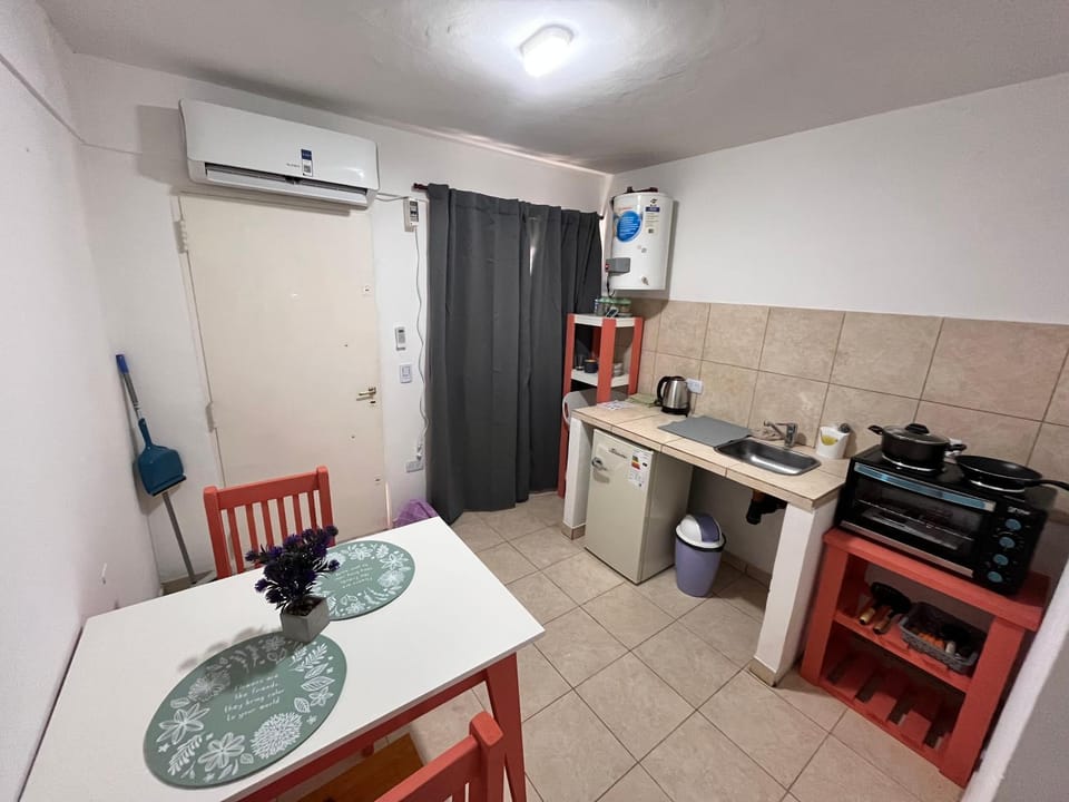 Hospedaje LH planta baja B a 15 minutos del aeropuerto de Ezeiza Apartment in Buenos Aires Province