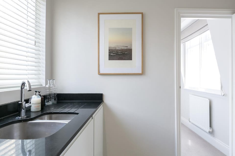 Beautiful centrally located large studio Apartment in City of Westminster