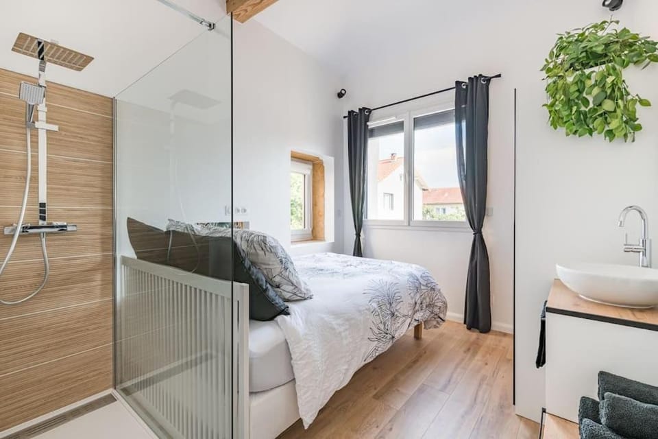 Bed, Photo of the whole room