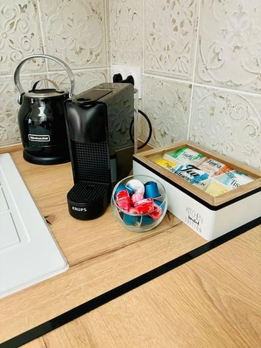 Coffee/tea facilities, Kitchen or kitchenette