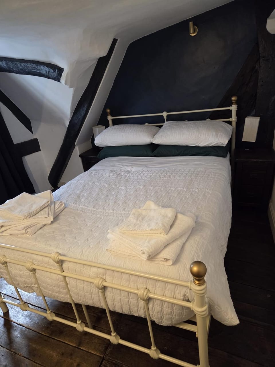 Bed, Photo of the whole room, Bedroom, towels