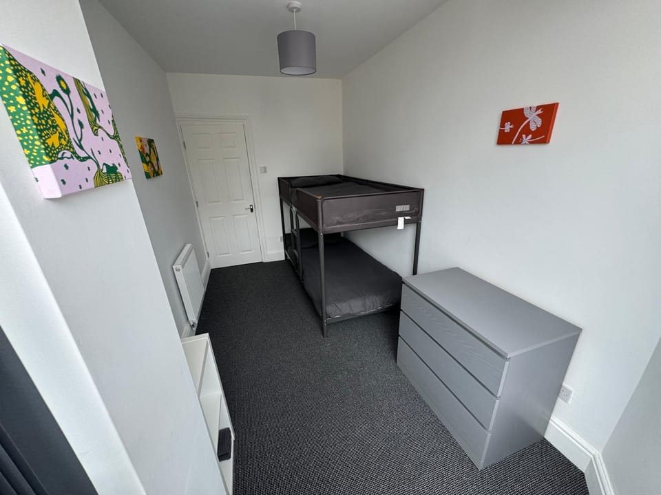 Bedroom, bunk bed