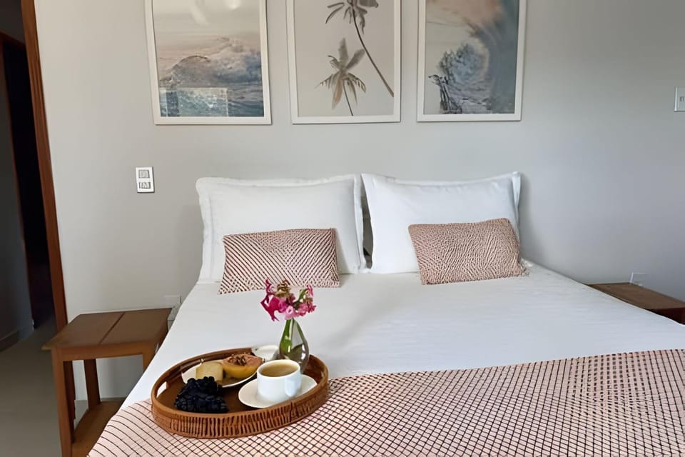 4 suites and pool: 10-minute walk from the beach. House in Arraial d'Ajuda
