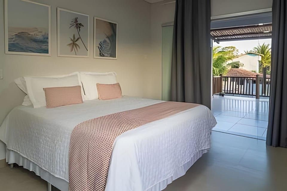 4 suites and pool: 10-minute walk from the beach. House in Arraial d'Ajuda