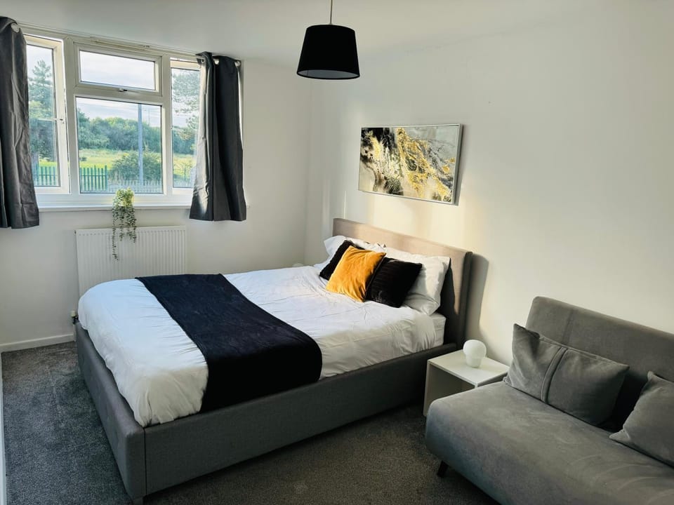 Homely 2Bed Flat 1 minute from Tram Stations Apartment in Beckenham