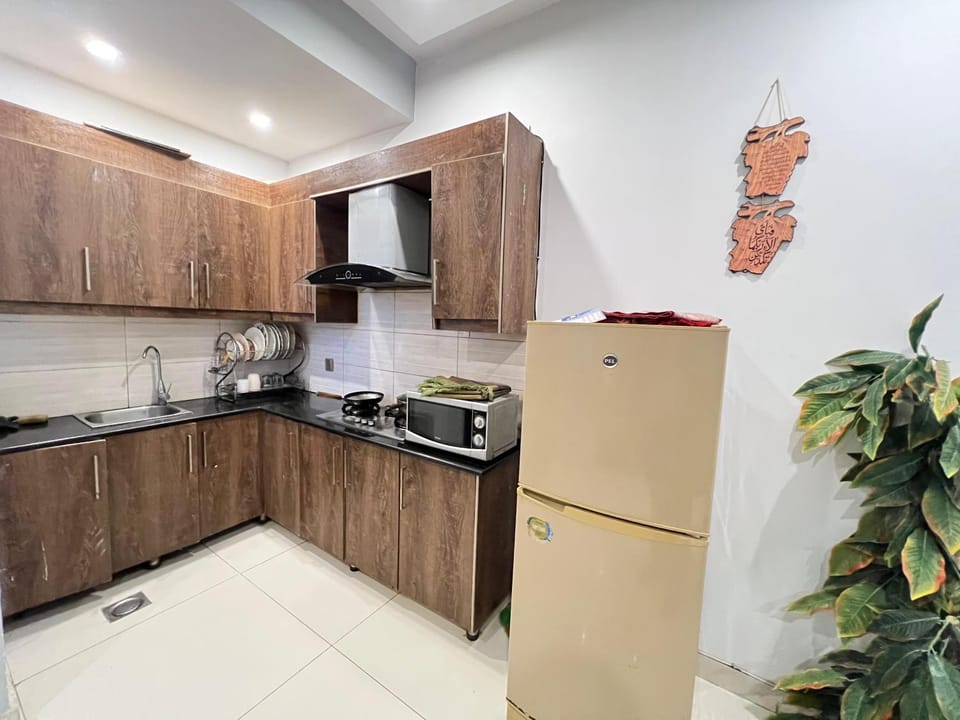 Comfort Hub Luxury 2BR Family Apartments, Fast WiFi , Smart TV Apartment in Islamabad