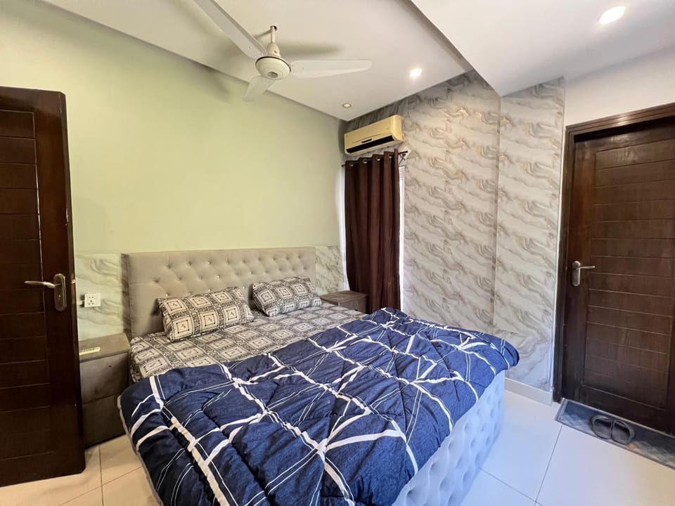 Comfort Hub Luxury 2BR Family Apartments, Fast WiFi , Smart TV Apartment in Islamabad