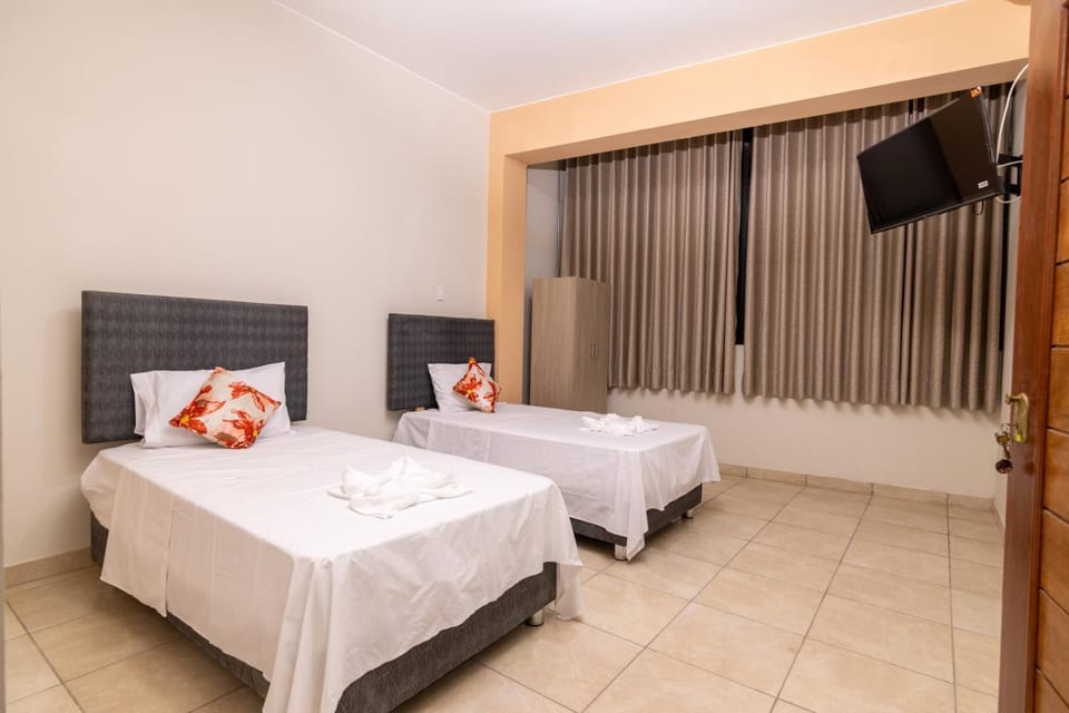 Bed, TV and multimedia, Bedroom