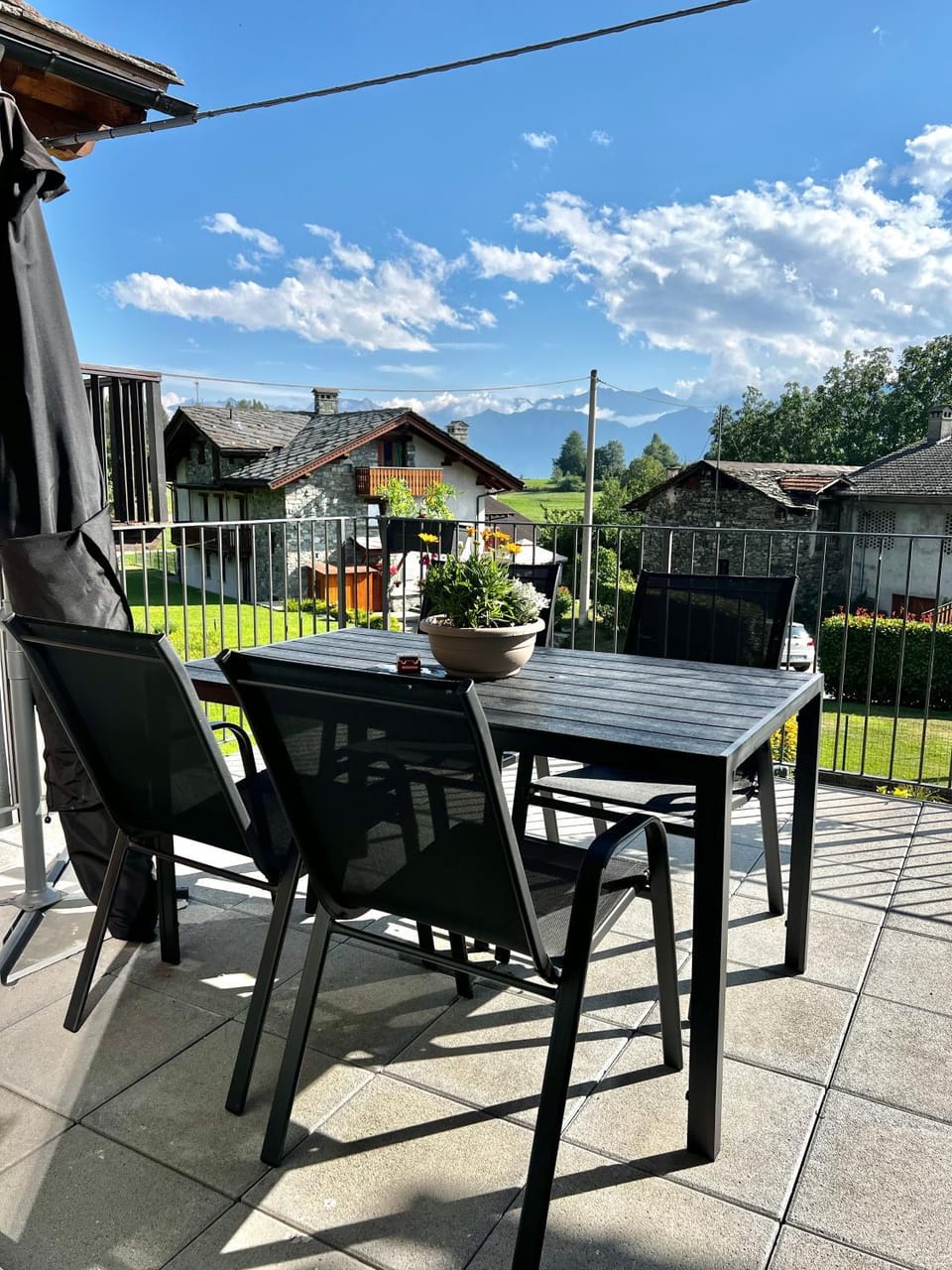 View (from property/room), Balcony/Terrace, Dining area