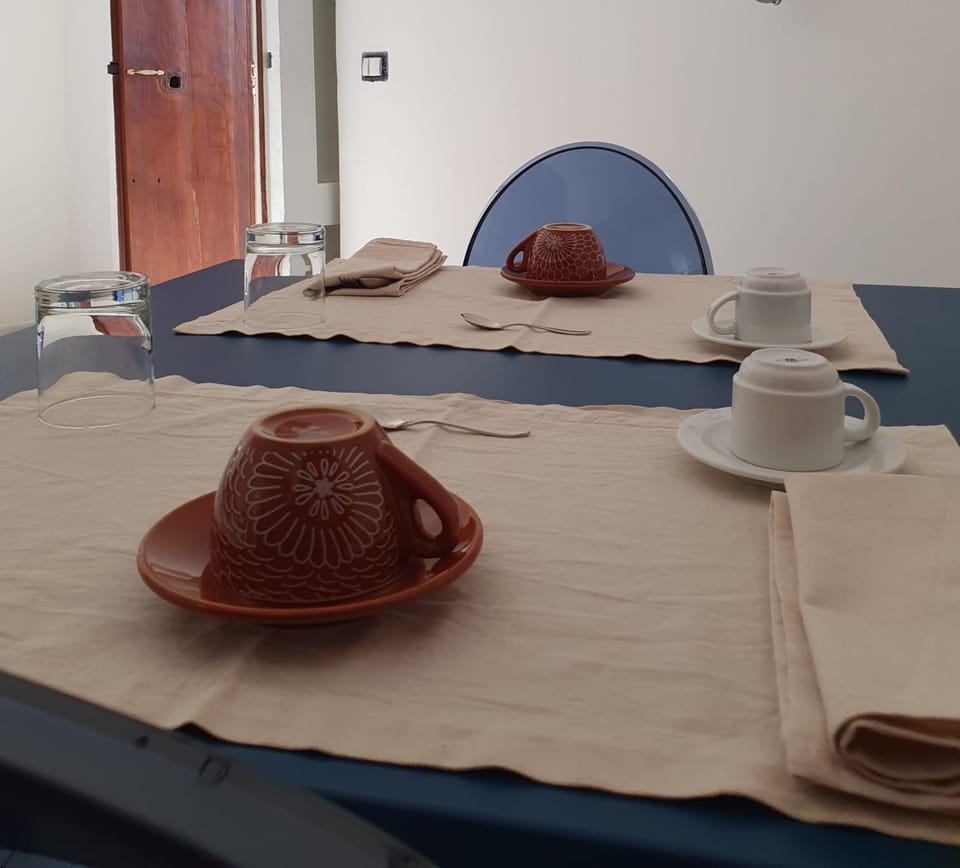 Coffee/tea facilities, Breakfast