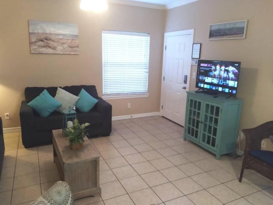 Los Cabos II #1 Mid-island 2-3 minute walk beach access Apartment in South Padre Island