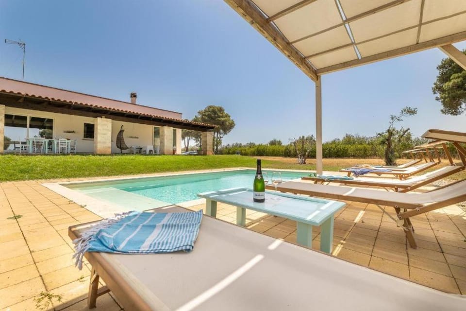 Villa Salento con piscina Bed and Breakfast in Lecce