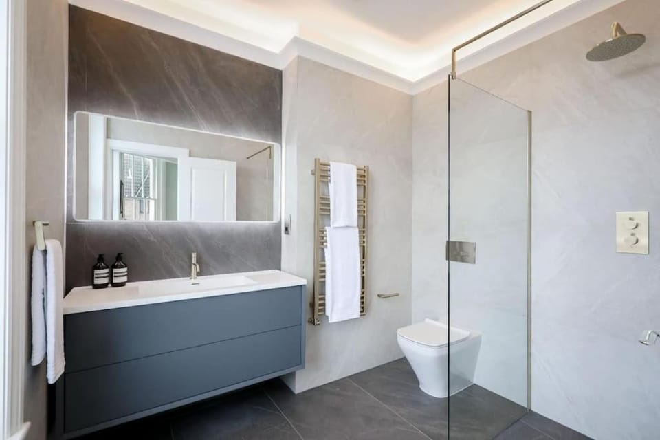 3 Bed Corner House Portobello Rd House in City of Westminster