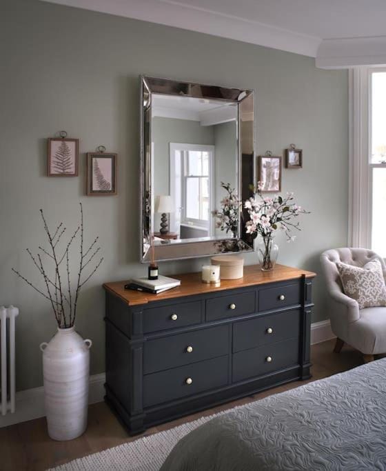 3 Bed Corner House Portobello Rd House in City of Westminster