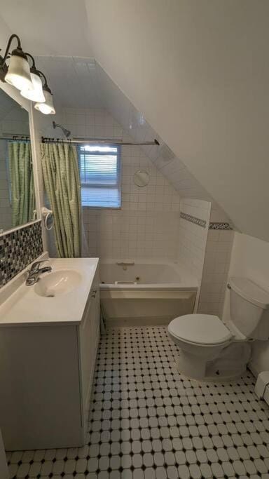 Stunning 4BR home close to NYC House in Leonia
