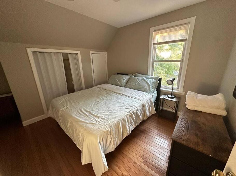 Stunning 4BR home close to NYC House in Leonia