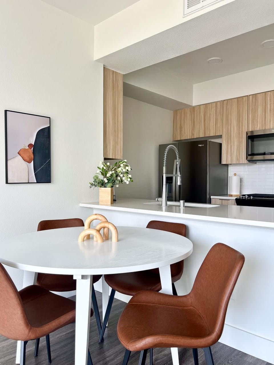 Splendid 2BR 2BA Apt – 12 Min Walk to SM Pier Apartment in Santa Monica