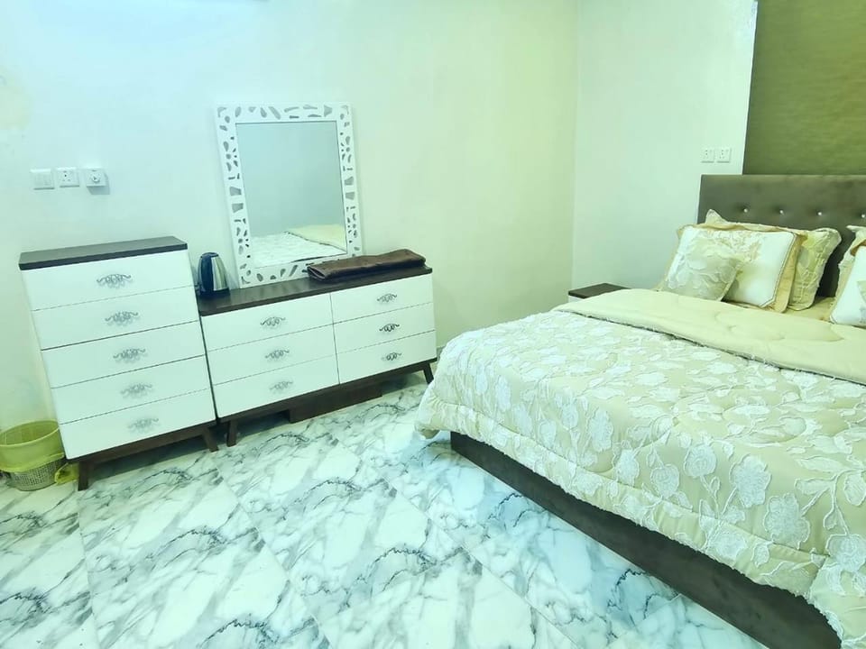 شقة 3 غرف مع سطوح مستقل بخميس مشيط Apartment in Saudi Arabia