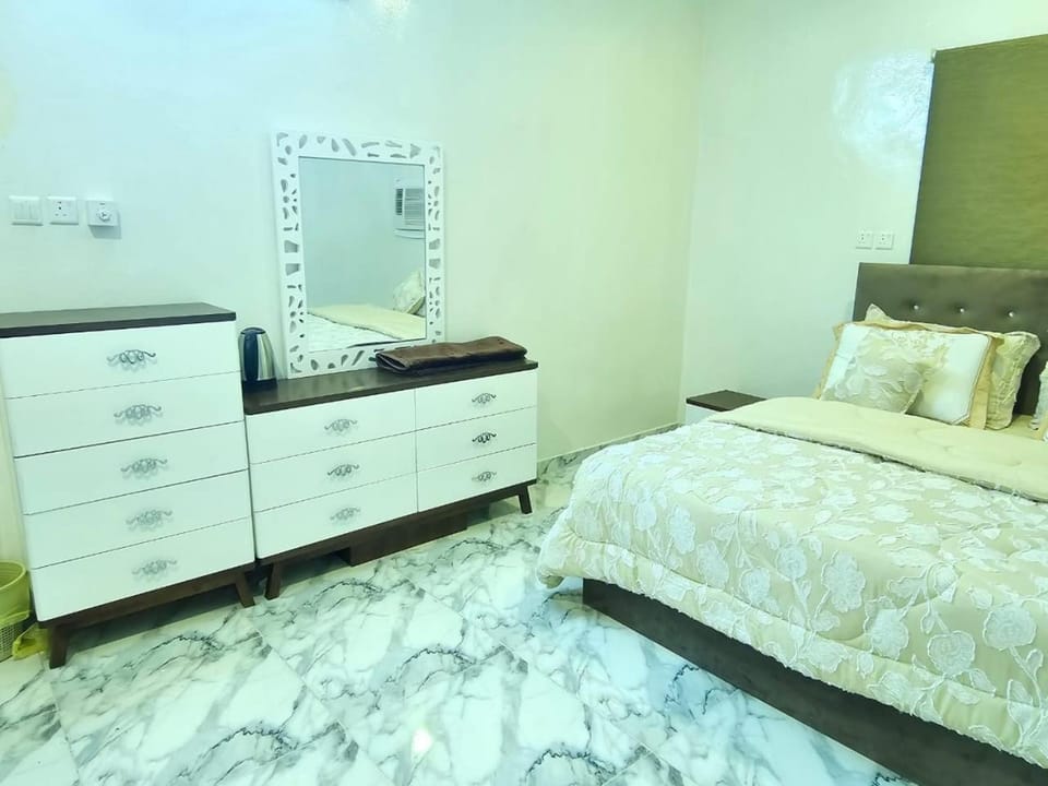 شقة 3 غرف مع سطوح مستقل بخميس مشيط Apartment in Saudi Arabia