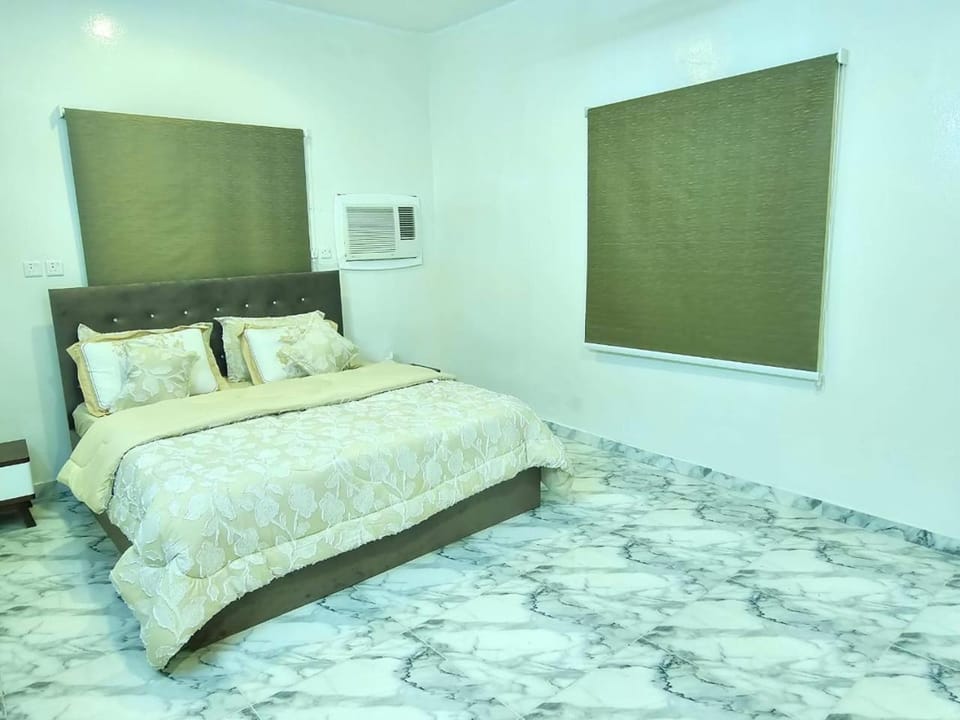 شقة 3 غرف مع سطوح مستقل بخميس مشيط Apartment in Saudi Arabia