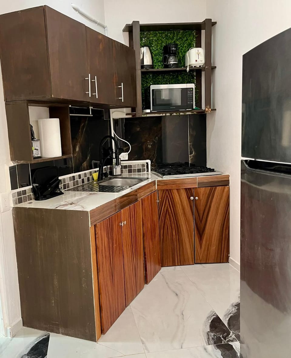 Coffee/tea facilities, microwave, toaster, kitchen