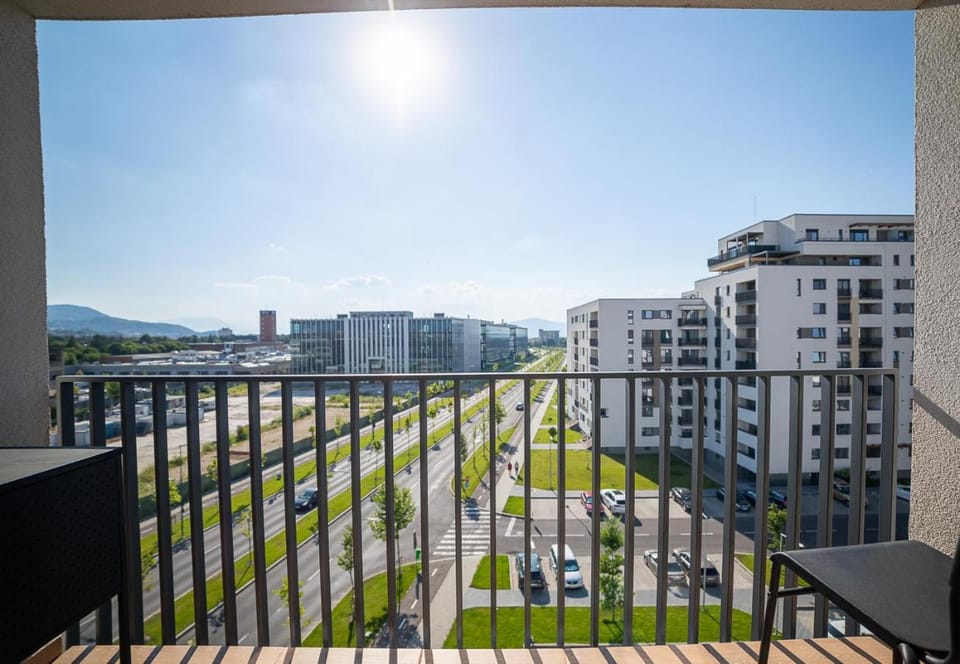 Day, Balcony/Terrace, City view, Mountain view