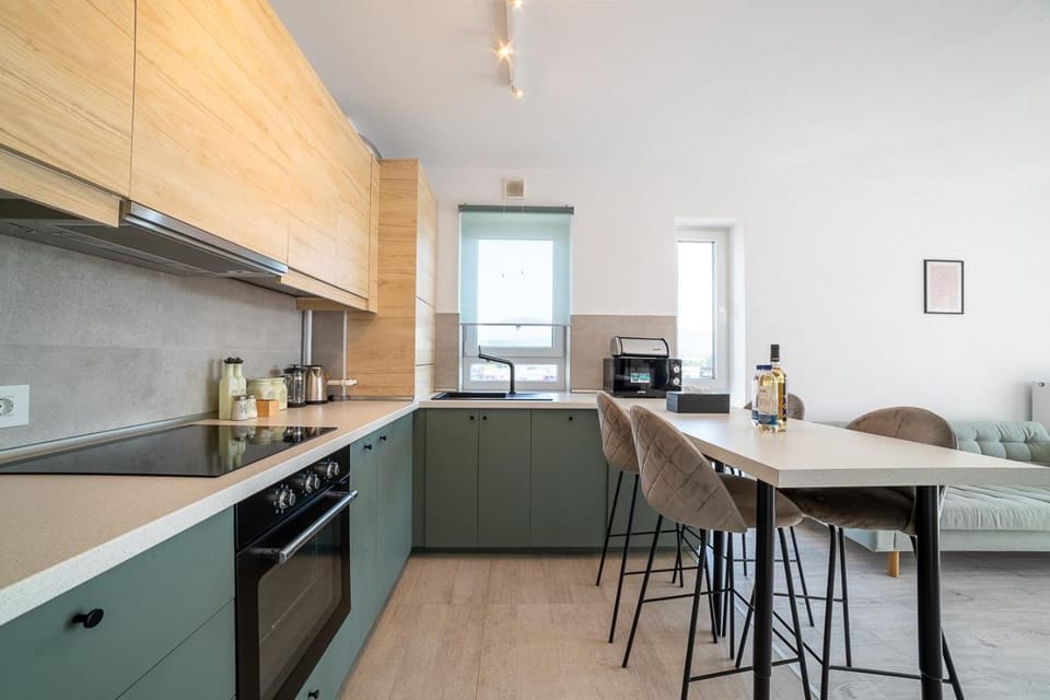 Kitchen or kitchenette, Dining area, dishwasher, stove