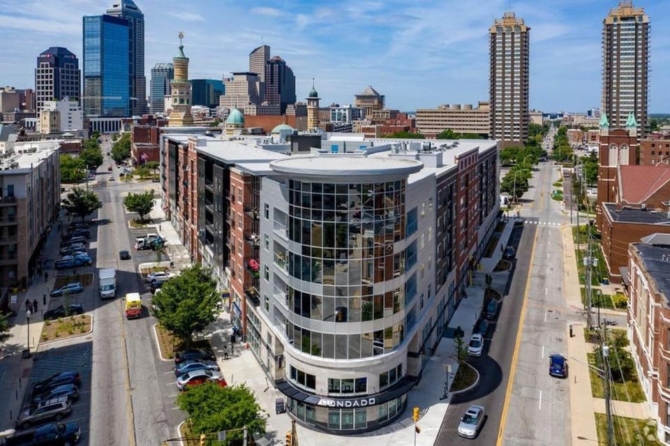 Corner view close to Gainsbridge and Lucas Oil Apartment in Indianapolis