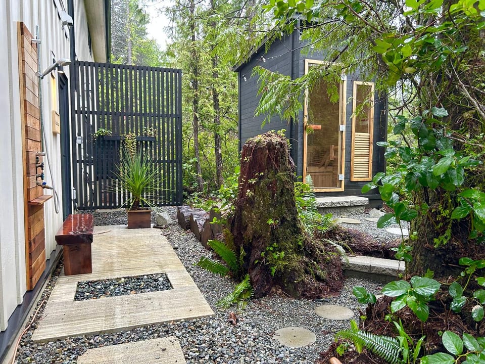 Shower, Facade/entrance, Sauna, Garden view