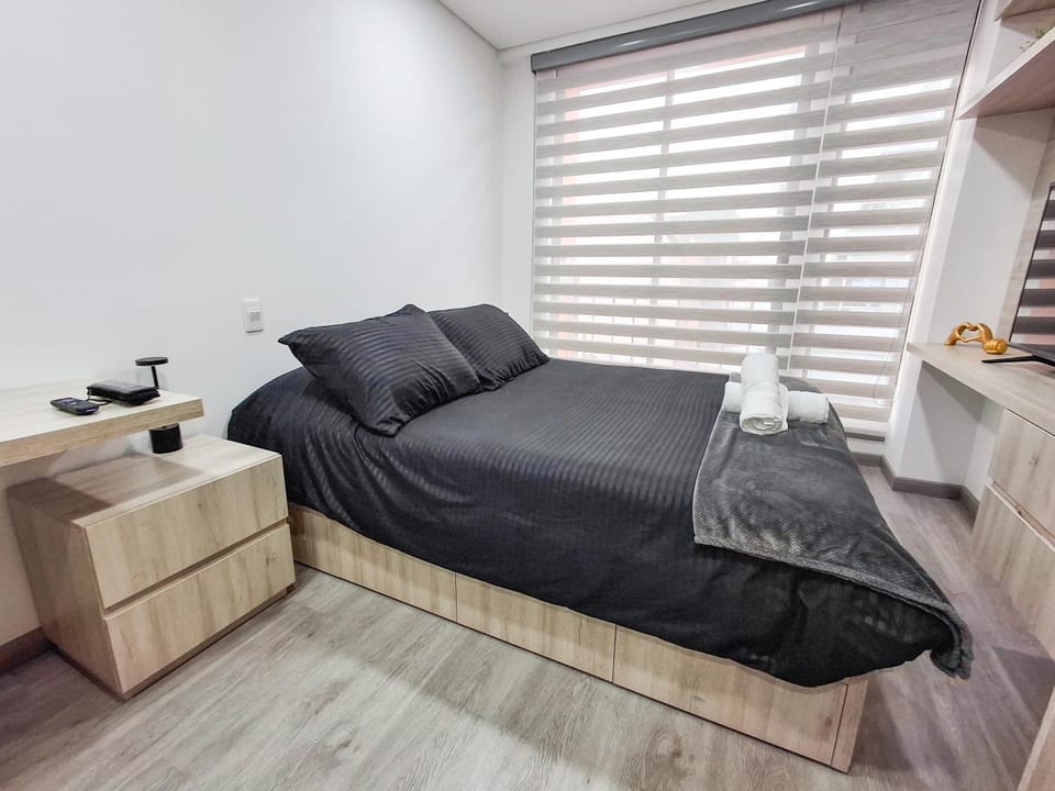 Bed, Photo of the whole room, Seating area, Bedroom