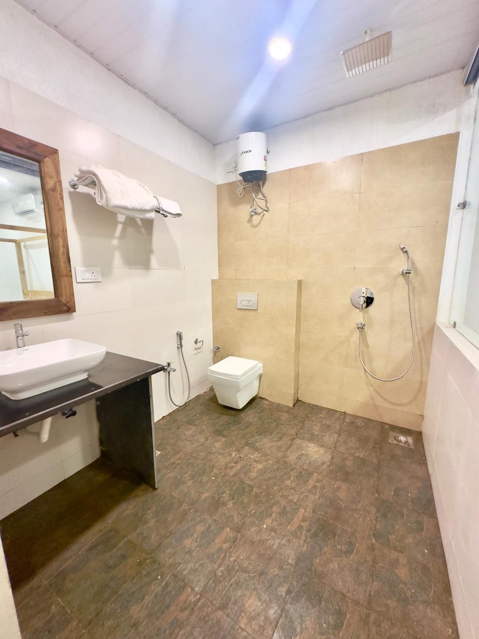 Shower, Toilet, Bathroom, towels